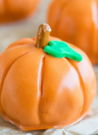 No-bake pumpkin shaped Oreo balls for Halloween treats