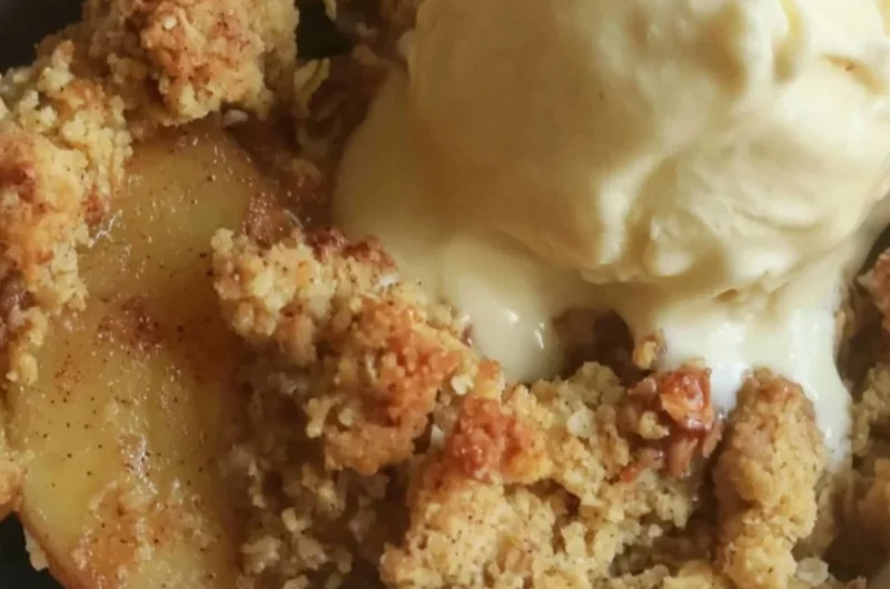 Delicious sugar-free apple crisp dessert made with fresh apples and oats