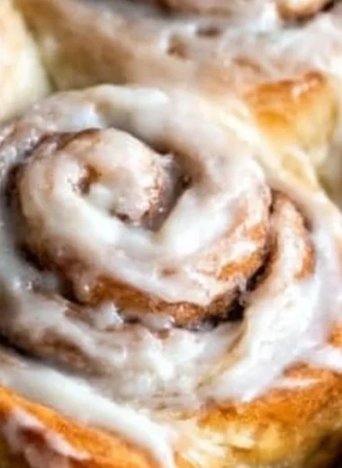 Homemade cinnamon rolls with cream cheese icing, ready in one hour.