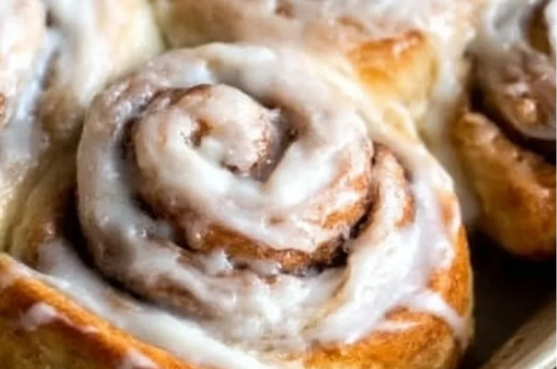 Homemade cinnamon rolls with cream cheese icing, ready in one hour.