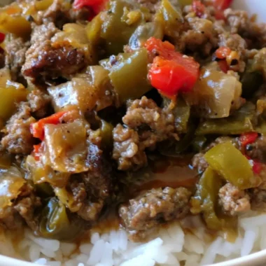 Delicious Beef and Pepper Rice Bowls served in a bowl with colorful peppers