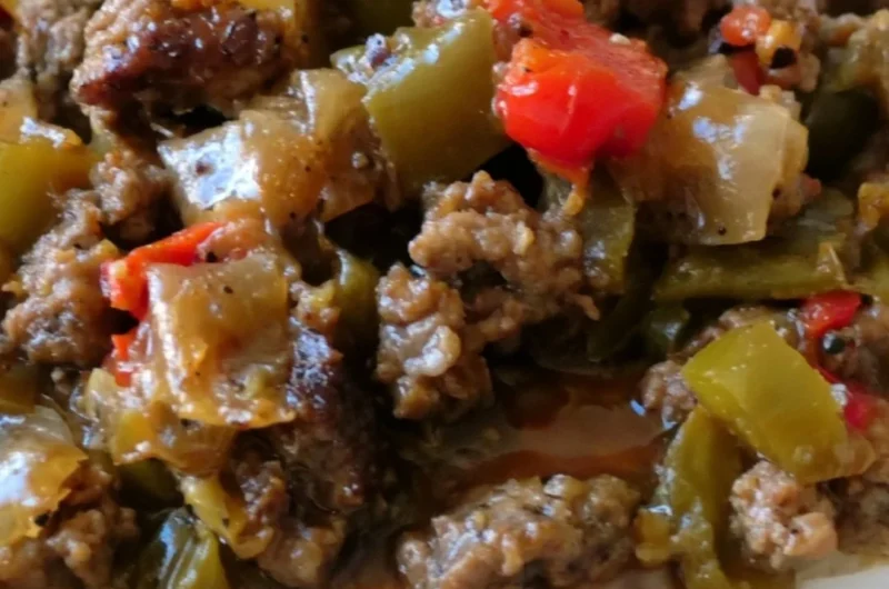 Delicious Beef and Pepper Rice Bowls served in a bowl with colorful peppers